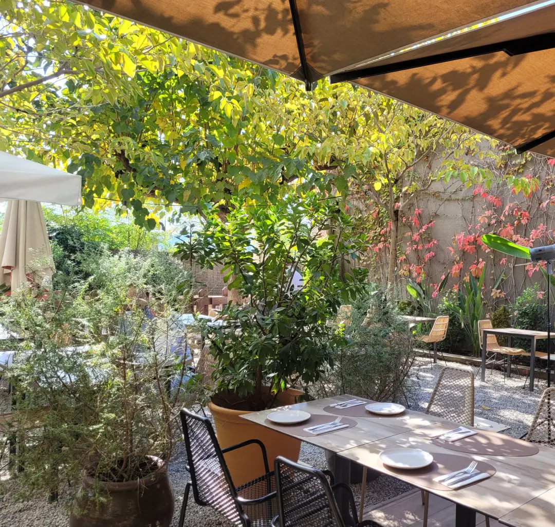 Restaurante con terraza en Montcada i Reixac - Reina Elisenda